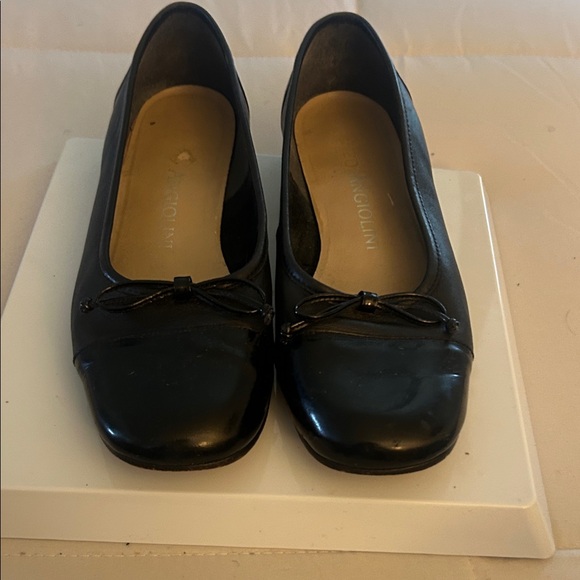 Enzo Angiolini Black Flats with Bow Detail - Picture 1 of 1